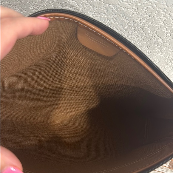 Dior Clutch - Picture 3 of 9